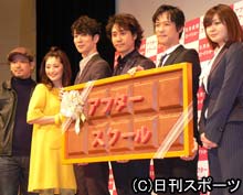 左から内田けんじ監督、常盤貴子、佐々木蔵之介、大泉洋、堺雅人、田畑智子