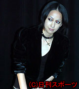 映画「ＮＡＮＡ２」完成披露試写会であいさつする中島美嘉（撮影・水谷安孝）