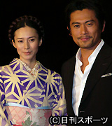 「あかね空」の試写会に出席した中谷美紀と内野聖陽(撮影・近藤由美子)
