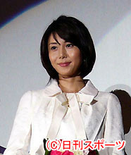 映画「眉山」の初日舞台あいさつを行った松嶋菜々子（撮影・近藤由美子）