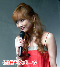 恋を封印し仕事に打ち込む佐藤江梨子（撮影・松本久）