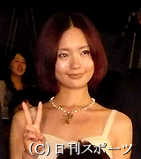映画の舞台あいさつを行った中村ゆり（撮影・小林千穂）