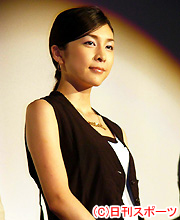 映画「サイドカーに犬」の舞台あいさつを行った竹内結子（撮影・近藤由美子）