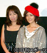 試写会に出席した平山あや(右)と浅田美代子(撮影・梅田恵子)