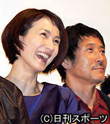 映画「歓喜の歌」の舞台あいさつに出席した安田成美、小林薫
