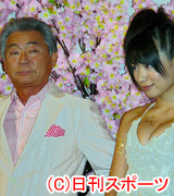 試写会で舞台あいさつを行ったみのもんたと川村ゆきえ(撮影・梅田恵子)