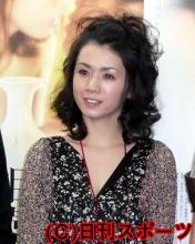 「泪壺(なみだつぼ)」舞台あいさつを行った小島可奈子(撮影・近藤由美子)