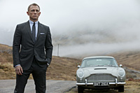 １２月１日公開シリーズ第２３作「００７ スカイフォ－ル」 