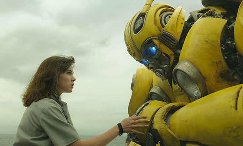 「バンブルビー」の1場面　（C）2018ParamountPictures.AllRightsReserved.
HASBRO，TRANSFORMERS，andallrelatedcharactersaretrademarksofHasbro.