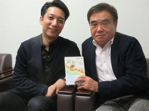 立川志の八（左）と増田久雄プロデューサー