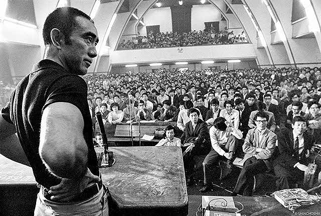 「三島由紀夫VS東大全共闘　50年目の真実」の1場面　(C)SHINCHOSHA