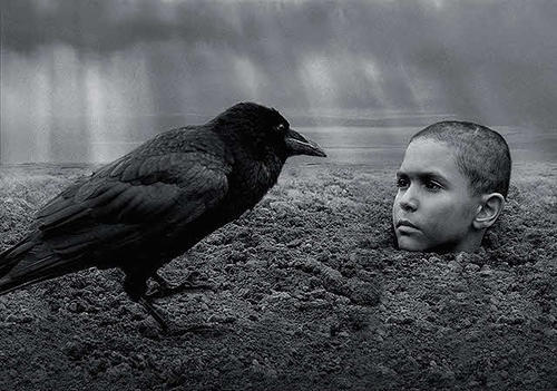 「異端の鳥」の1場面　COPYRIGHT＠2019ALLRIGHTSRESERVEDSILVERSCREENCESKATELEVIZEEDUARD＆MILADAKUCERADIRECTORYFILMSROZHLASATELEV〓（アキュートアクセント付きI）ZIASLOVENSKACERTICONGROUPINNOGYPUBRESRICHARDKAUCKY