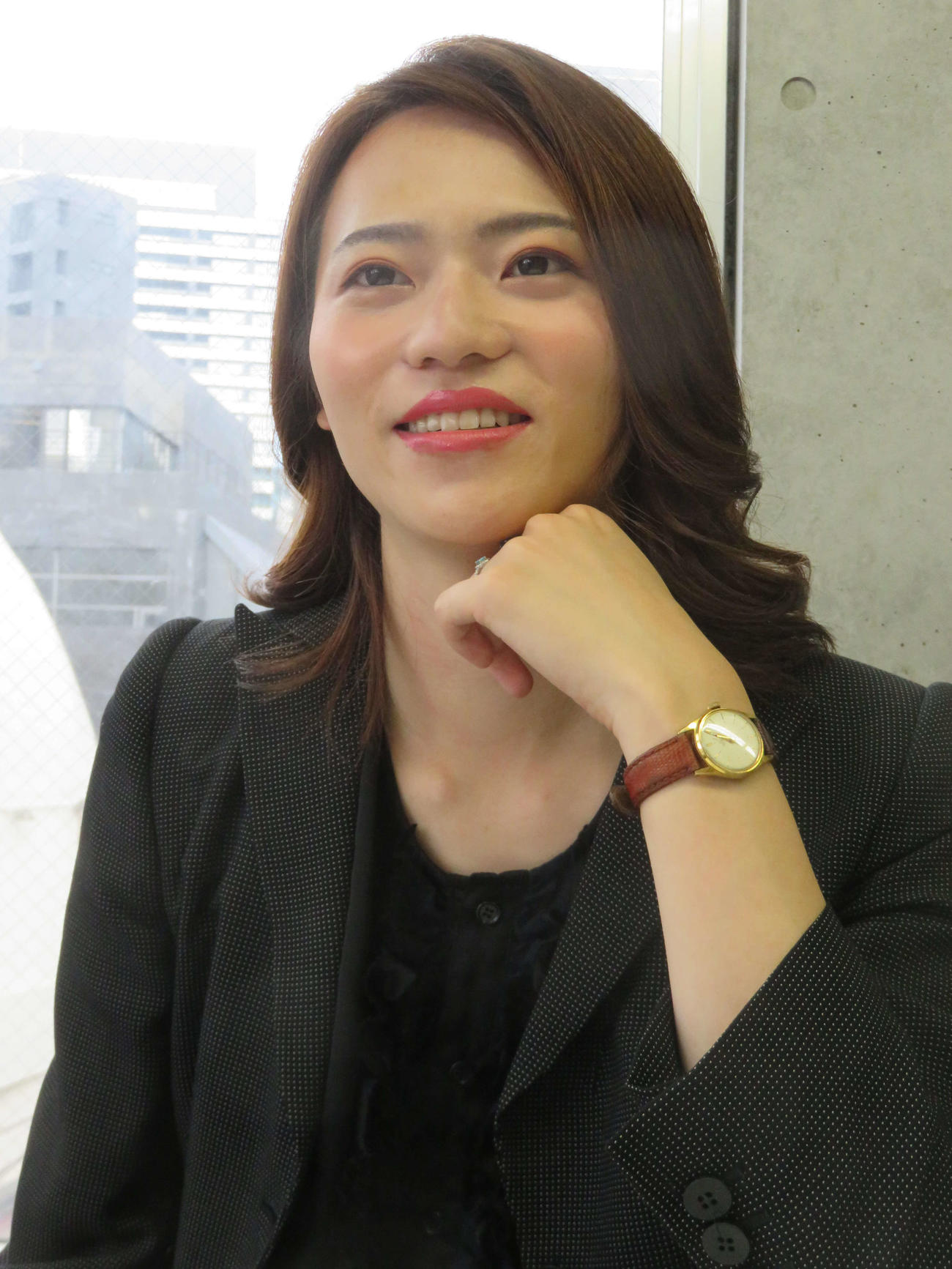 撮影を振り返るサリー楓さん