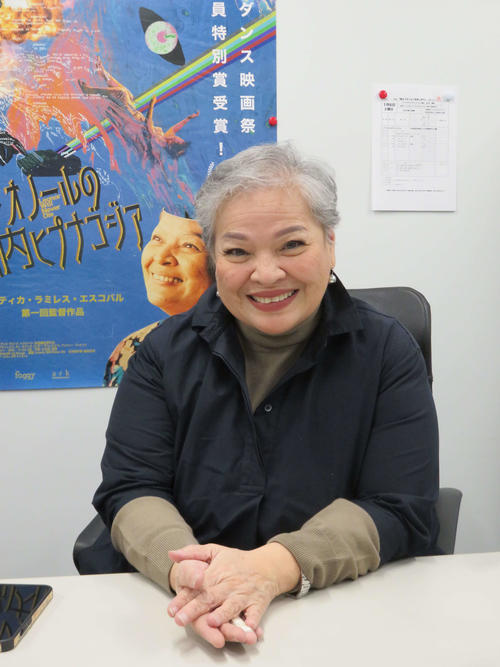 笑顔で語るシェイラ・フランシスコ
