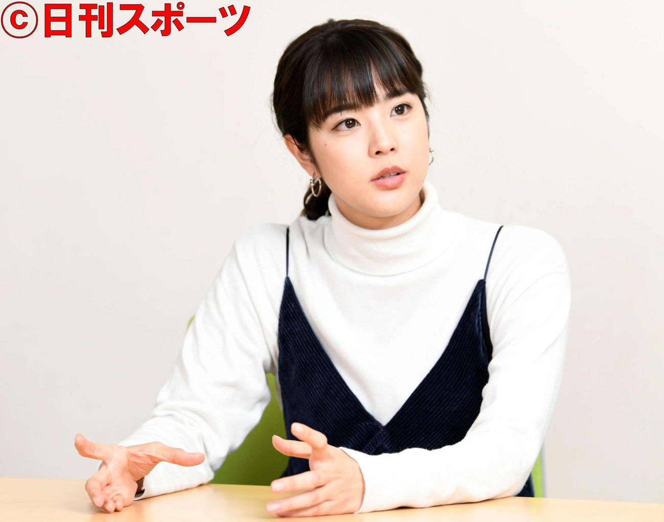 取材に応じる久代アナ（撮影・横山健太）