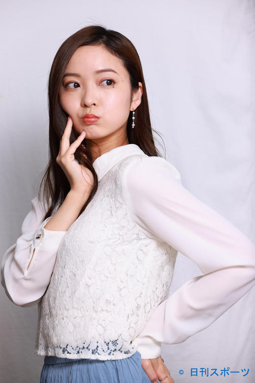 美しい瞳の川瀬莉子が挑戦している女優への意気込みを語った（撮影・中島郁夫）