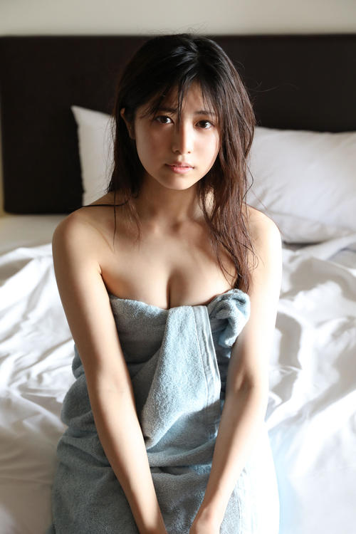 吉田莉桜（撮影・西田幸樹氏）（C）小学館
