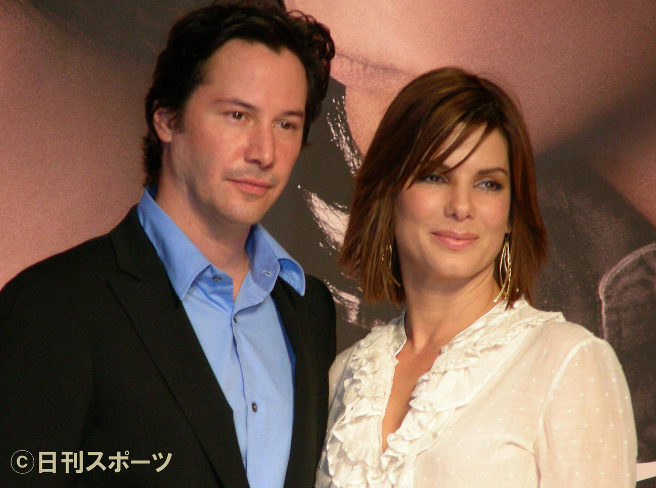 共演した映画「イルマーレ」のPRで来日したキアヌ・リーブス（左）とサンドラ・ブロック（06年）