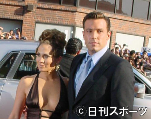 03年、上映会に出席したジェニファー・ロペス（左）とベン・アフレック