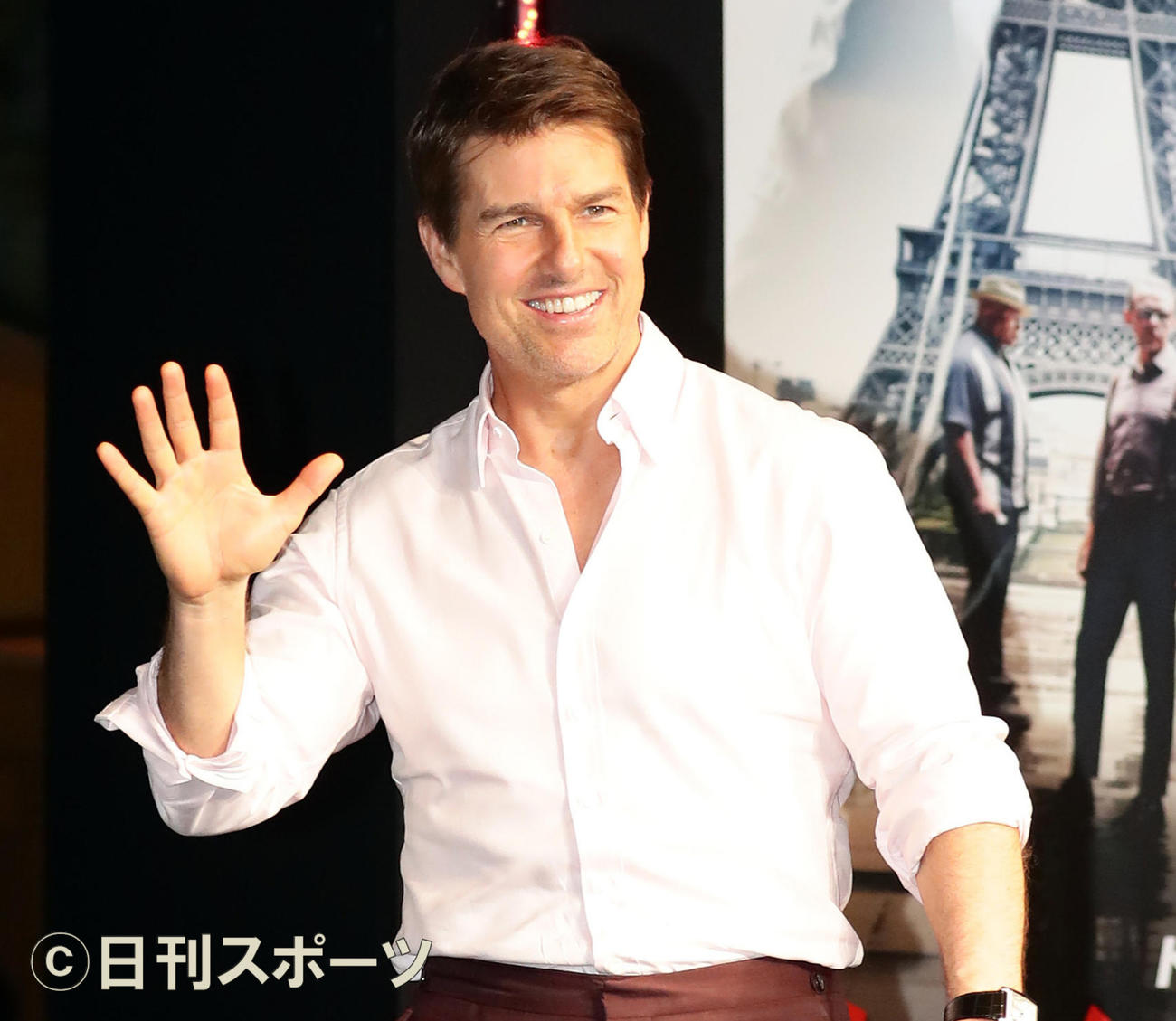 「ミッション：インポッシブル／フォールアウト」の来日会見で手を振るトム・クルーズ（18年7月撮影）