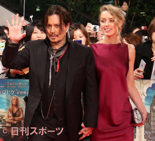ジョニー・デップ（左）とアンバー・ハード（15年撮影）