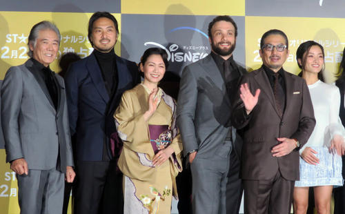 ディズニープラスSTARオリジナルシリーズ「将軍」ジャパンプレミア試写会に出席した、左から西岡徳馬、平岳大、二階堂ふみ、コズモ・ジャーヴィス、真田広之、アンナ・サワイ