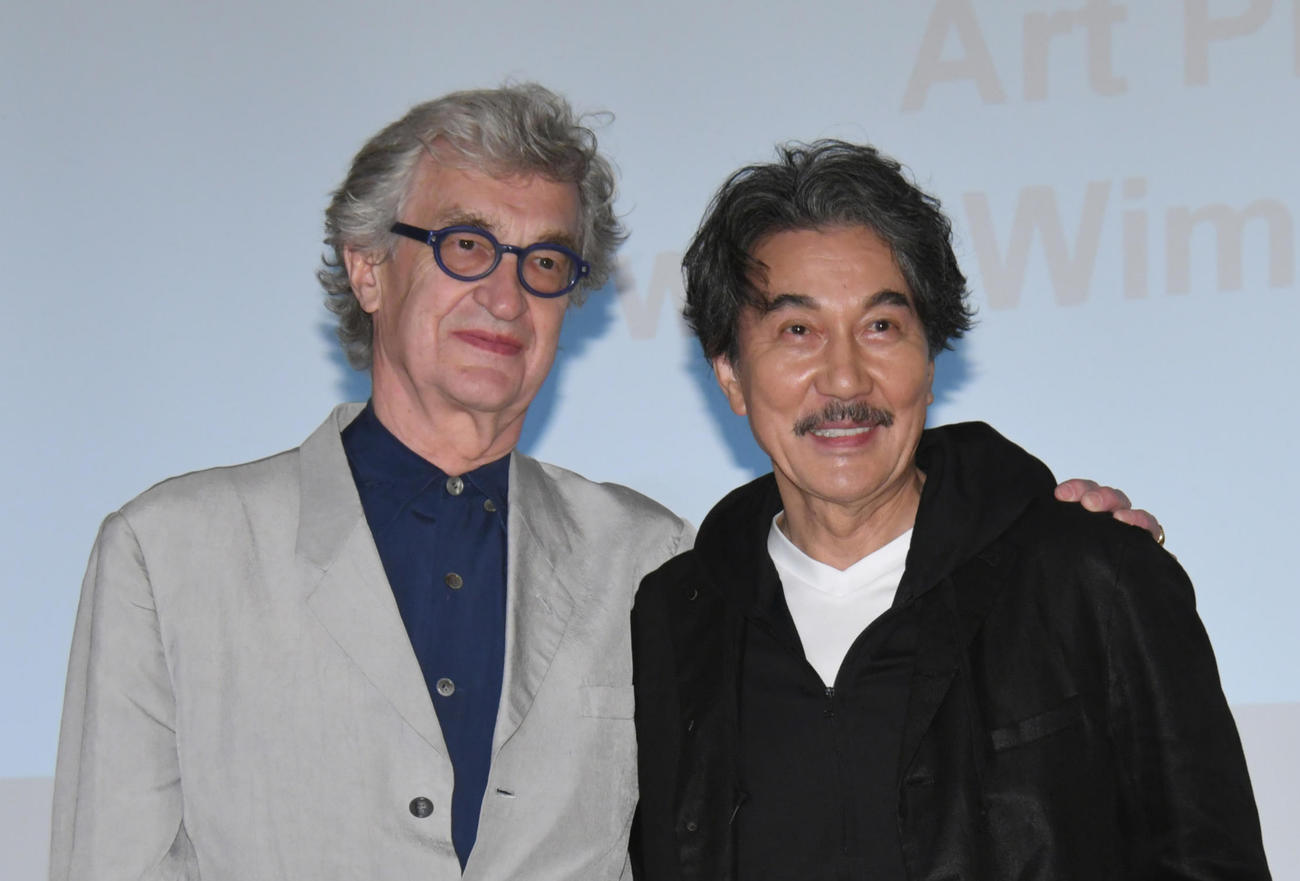 役所広司（右）とヴィム・ヴェンダース監督（2022年5月撮影）