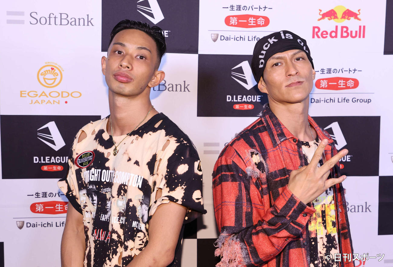 FULLCAST RAISERZのSOULJA TWIGGZ（左）とTWIGGZ“JUN”（撮影・鈴木正人）