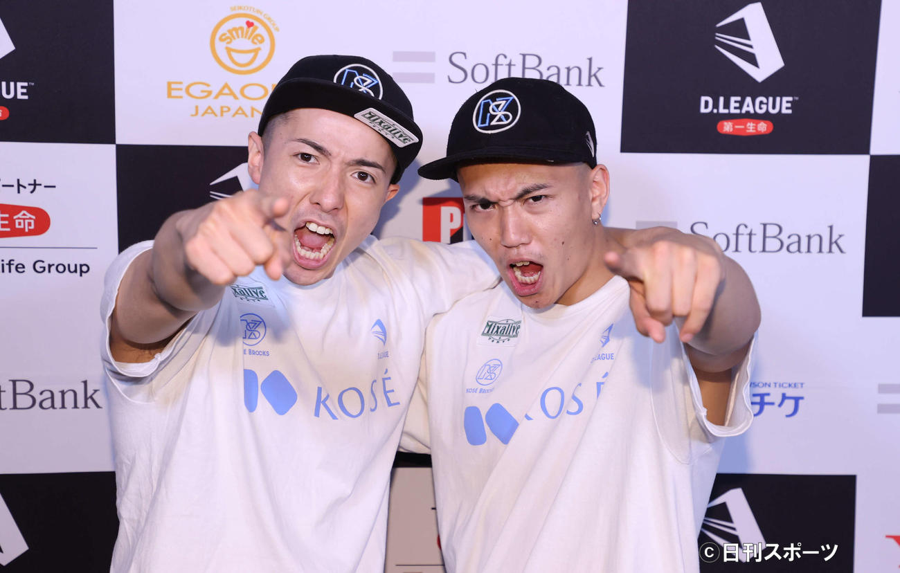 KOSE 8ROCKSの2GOO（左）とISSEI（撮影・鈴木正人）
