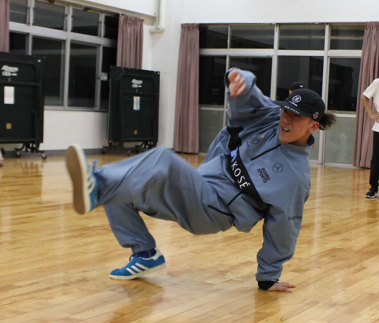 バトルで華麗なダンスを披露するTETSU