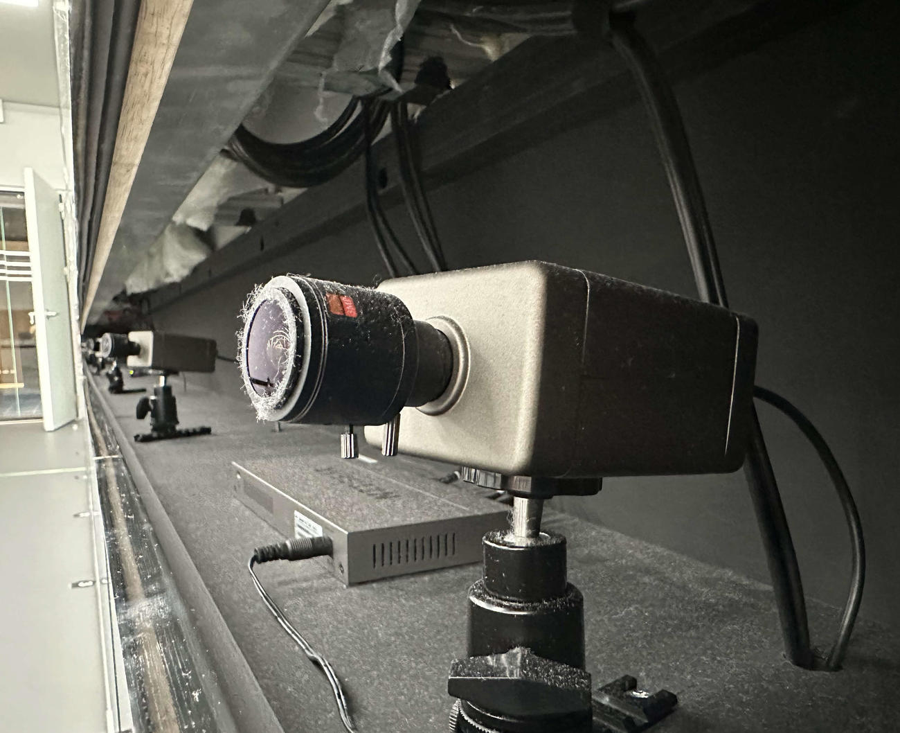 新しいスタジオには360度全面にカメラが設置されている