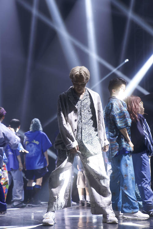（C)avex ROYALBRATS