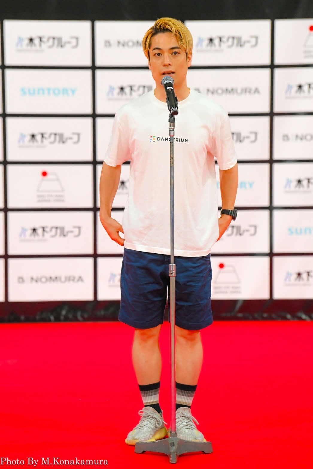 スピーチするFISHBOY