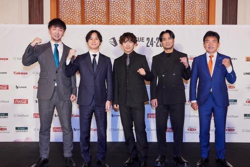 25-26SEASONの体制が発表された。左から神田勘太朗COO、M&A総研ホールディングス佐上竣介社長、NAOTO、HIRO、平野岳史CEO (C)D.LEAGUE 25-26