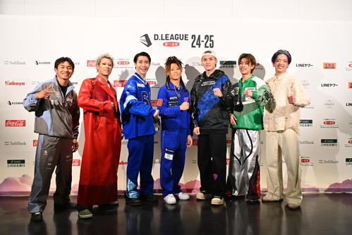 勝利チームの代表者。左から8ROCKS・Shigekix、MONOLIZ・YOICHIRO、aRB・かばお、KD・HINATA.M、RAPTURES・AOI、Legit・TAKUMI、Lux・TAKI　（C）D.REAGUE24－25