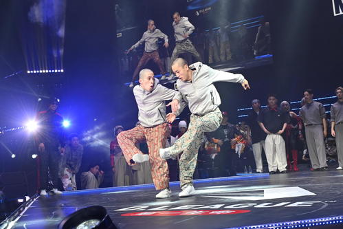 2ed CYPHERでDYM MESSENGERS快進撃の口火を切ったKeitric（左）とAITO　（C）D.LEAGUE24－25