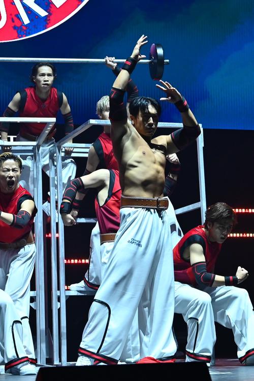 CHANGE RAPTURESのSPダンサーとして「この舞台に立つのが怖かった」というGENERATIONSの中務裕太だったが、発散するパワーで会場を沸かせた　（C）D.REAGUE25－26