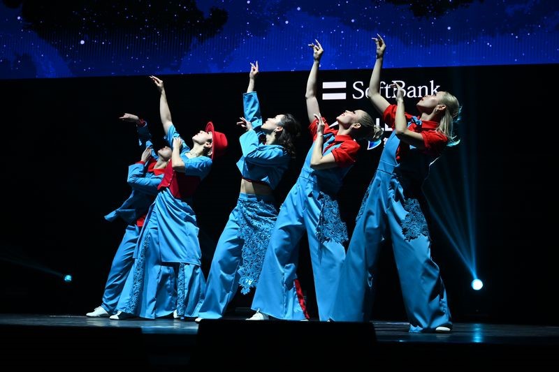 月に向かって…I'moon　（C）D.REAGUE25－26