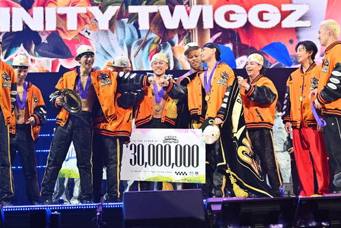 優勝賞金3000万円を手にしたFULLCAST RAISERZ（C）D.REAGUE25－26