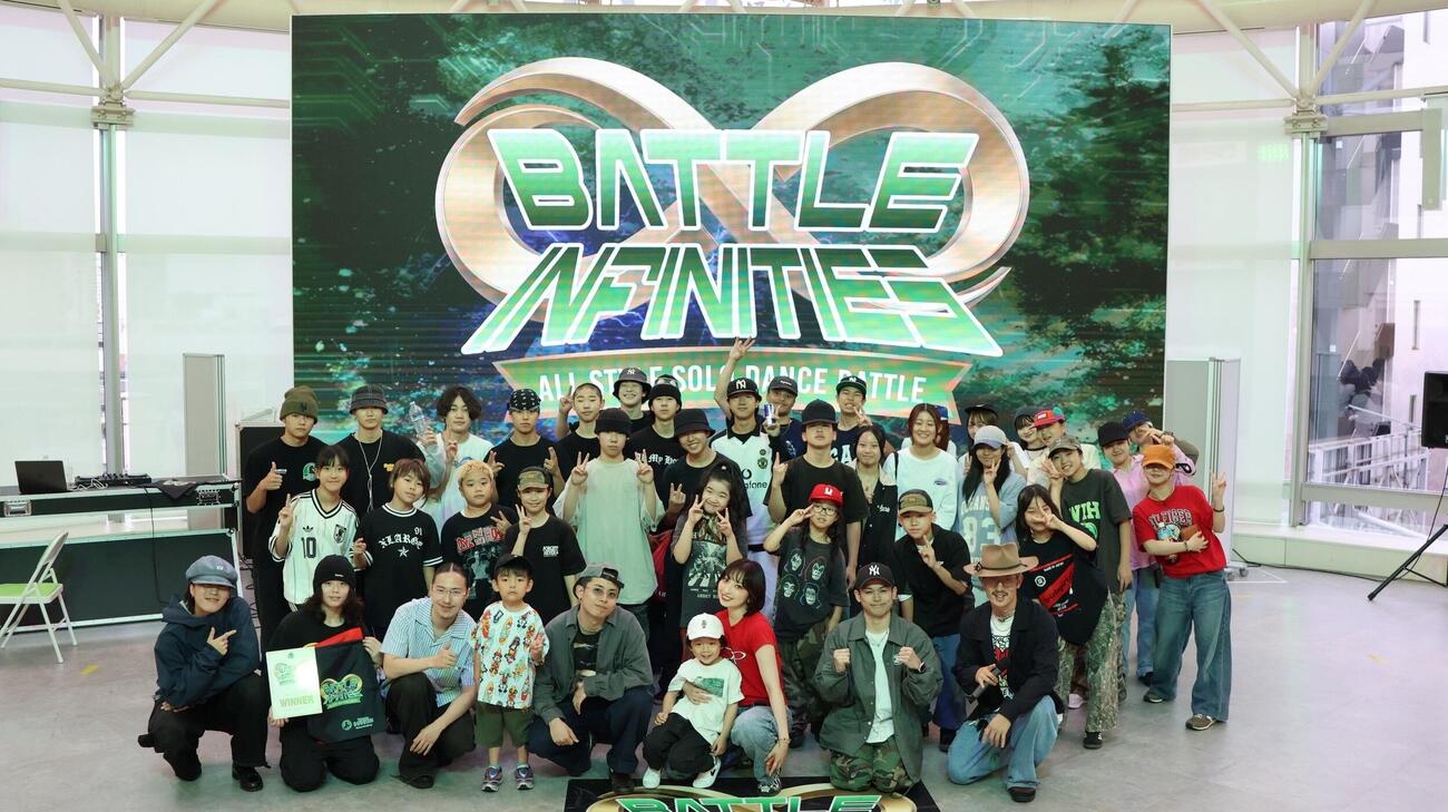 BATTLE INFINITIESに集まったDリーガーと若きダンサーたち（C）Valuence INFINITIES
