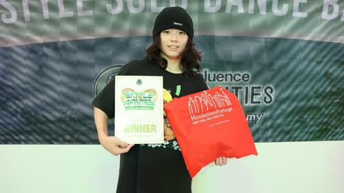 優勝したissa☆☆☆（C）Valuence INFINITIES