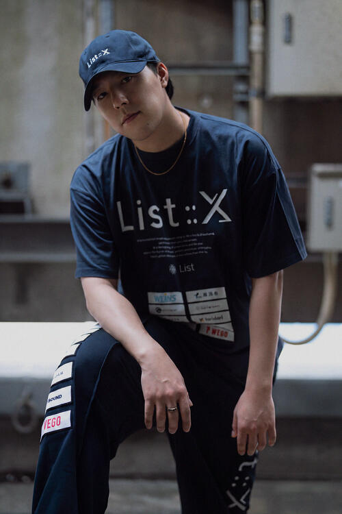 List::Xの新ディレクターに就任した世界。Tシャツが早くもList::X　©List::X
