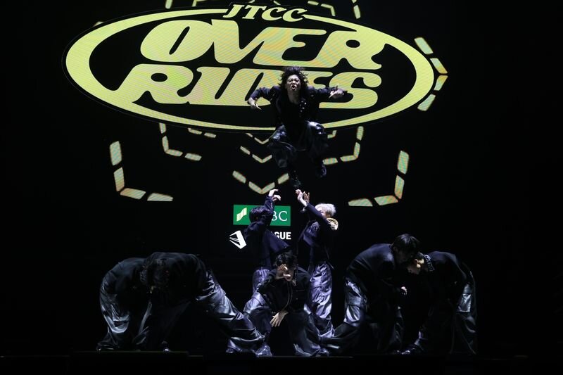 JTCC OVERRIDESはダイナミックなアクロバットで会場を沸かせた　（C）D.REAGUE26－27