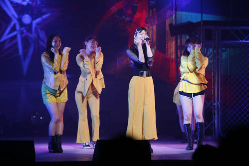 横浜校の「THE　STAGE」の模様