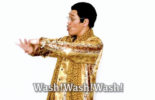 (2)手の甲になじませWash! Wash!