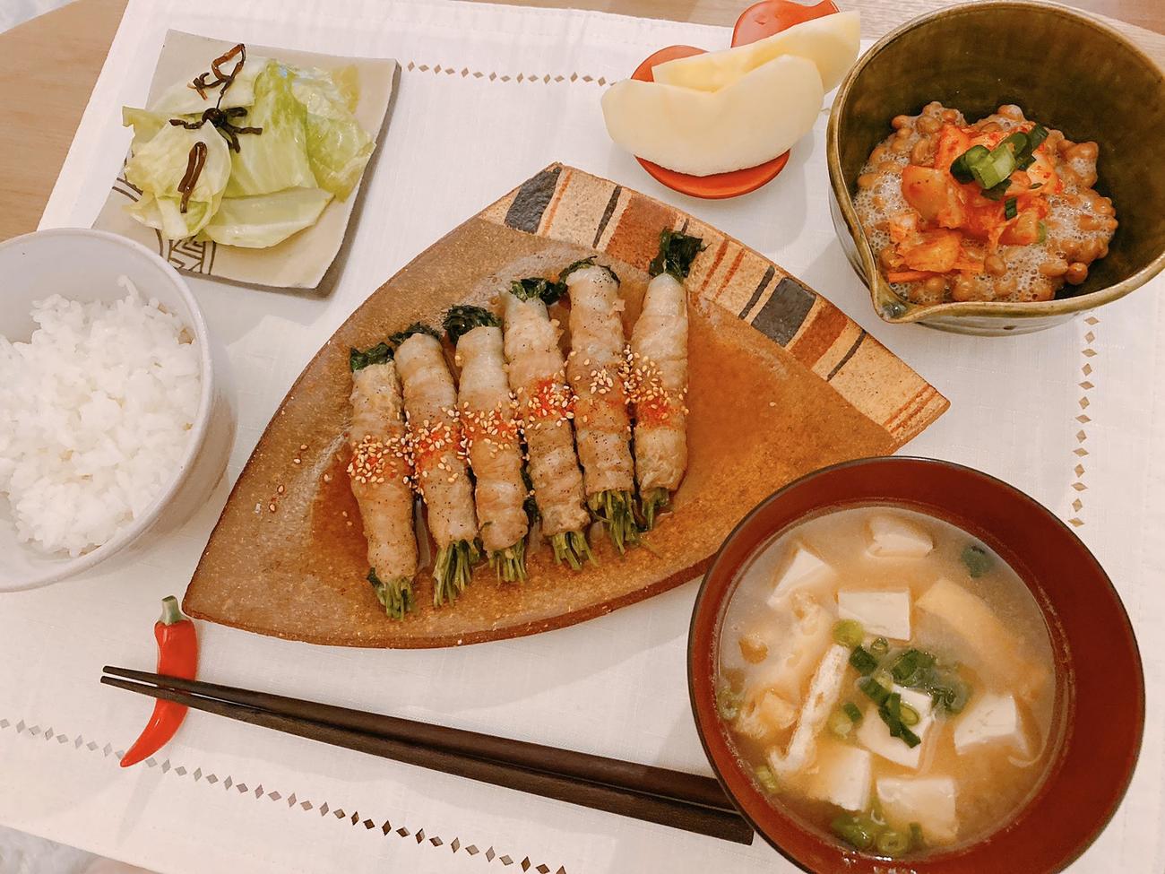 ◆豆苗の豚バラ巻き　豆苗に豚バラを巻いて、しょうゆとお酒、みりん、砂糖を混ぜたたれで味付けしたたれで焼くだけ
