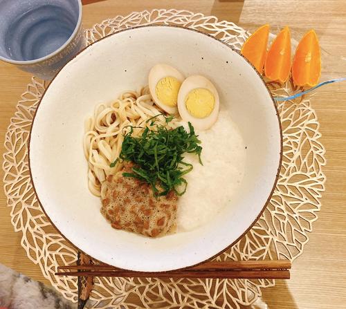 ◆ねばねばうどん ゆでたうどんにおろしたとろろと納豆をかけるだけ !