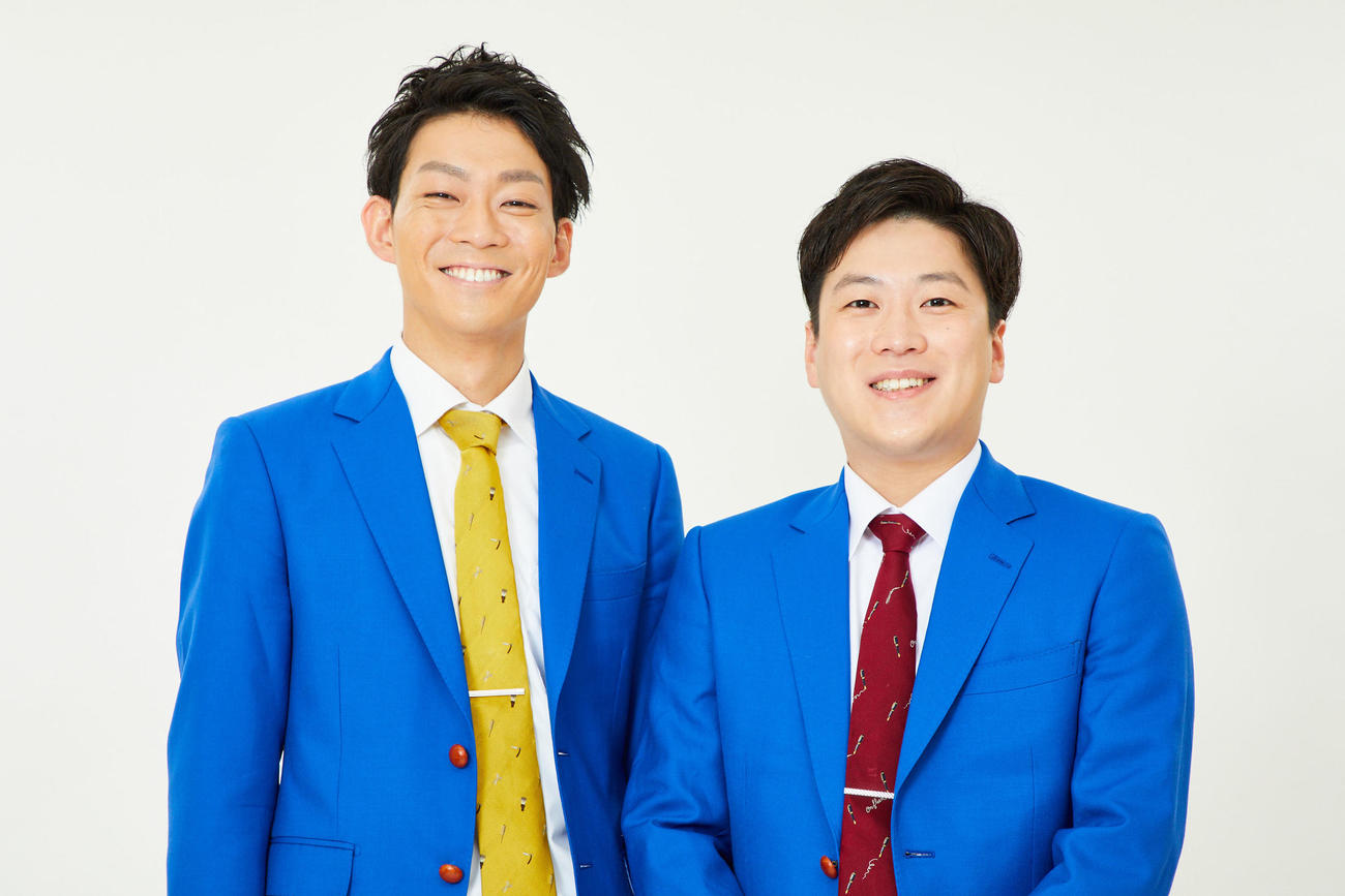 ネイビーズアフロみながわ（左）とはじり（C）吉本興業