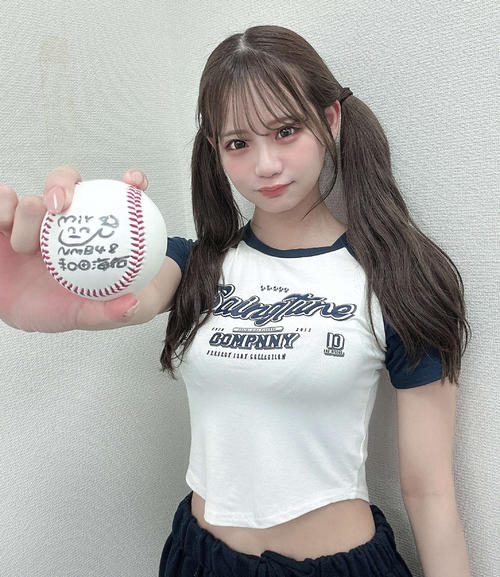 サイン入りボールを持つ和田海佑