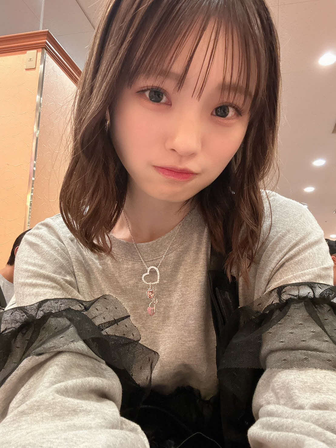 10月新澤菜央オフショット写真2